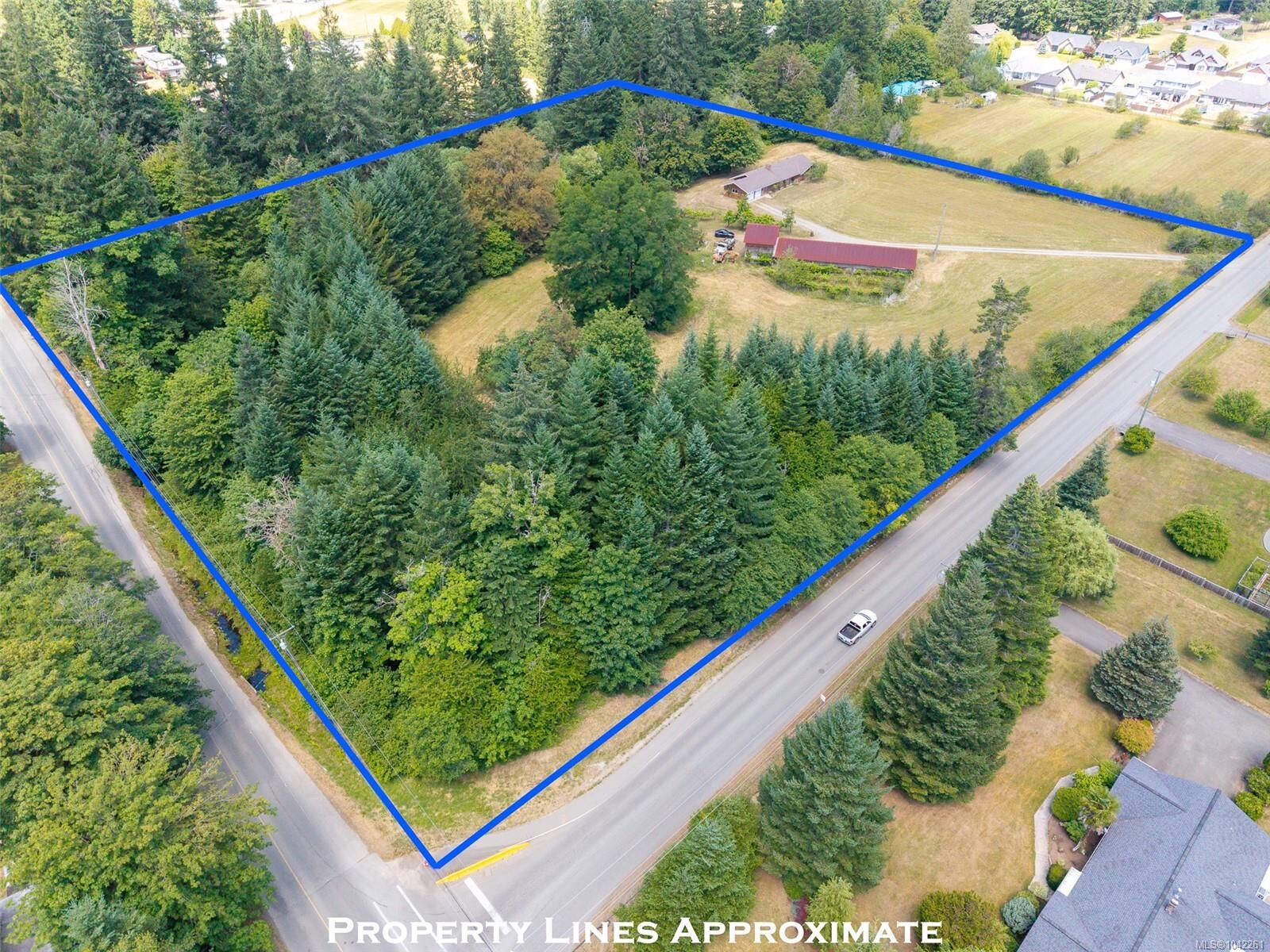 Property Photo: 5526 Grandview Rd BC V9Y 8H5