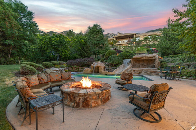 Property Photo: 18 Snow Forest Ln UT 84092