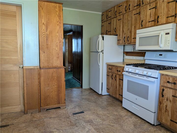 Property Photo:  214 Jennings Ave  PA 15683 