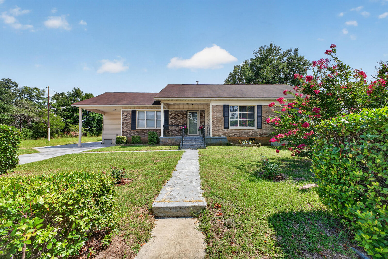 Property Photo:  504 Hickory Avenue E  SC 29809 