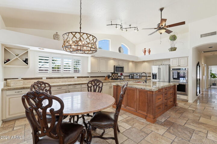 Property Photo: 4013 E Elmwood Street AZ 85205