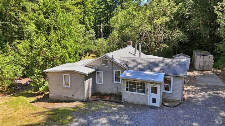 Property Photo:  886 Montgomery Road  CA 95472 