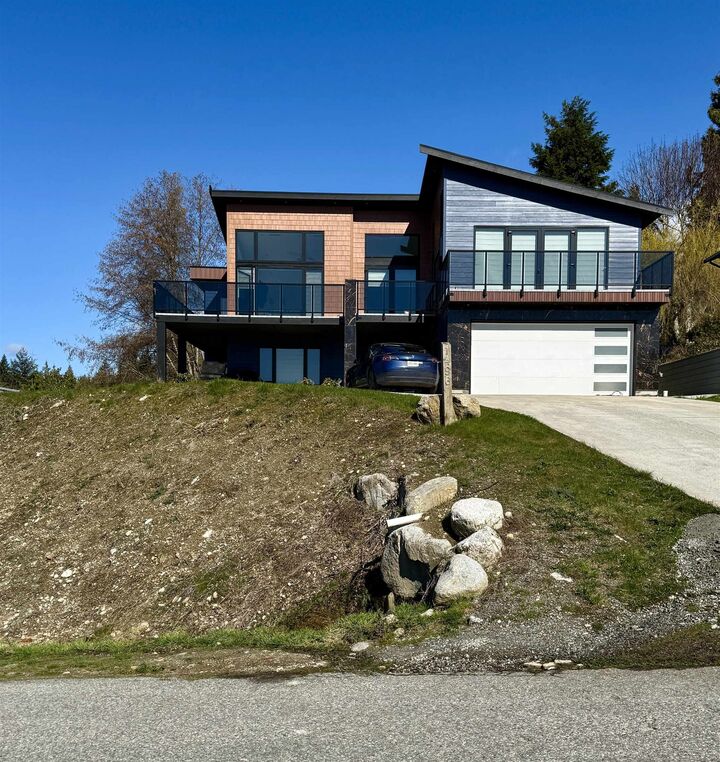 Property Photo: 1496 Bonniebrook Heights Road BC V0N 1V5