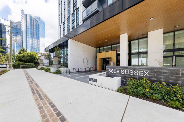 Property Photo: 6608 Sussex Avenue 2810 BC V5H 3C7