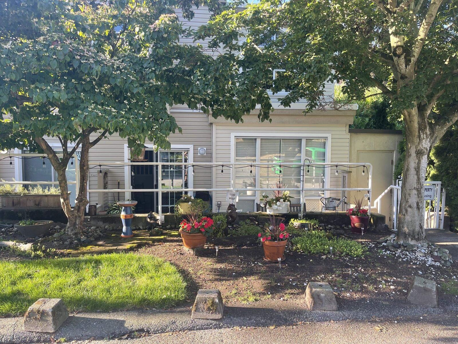 Property Photo: 1169 Vidal Street 8 BC V4B 3T4