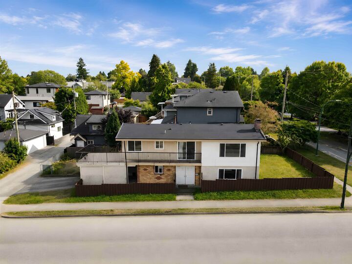 1020 E King Edward Avenue — photo 1