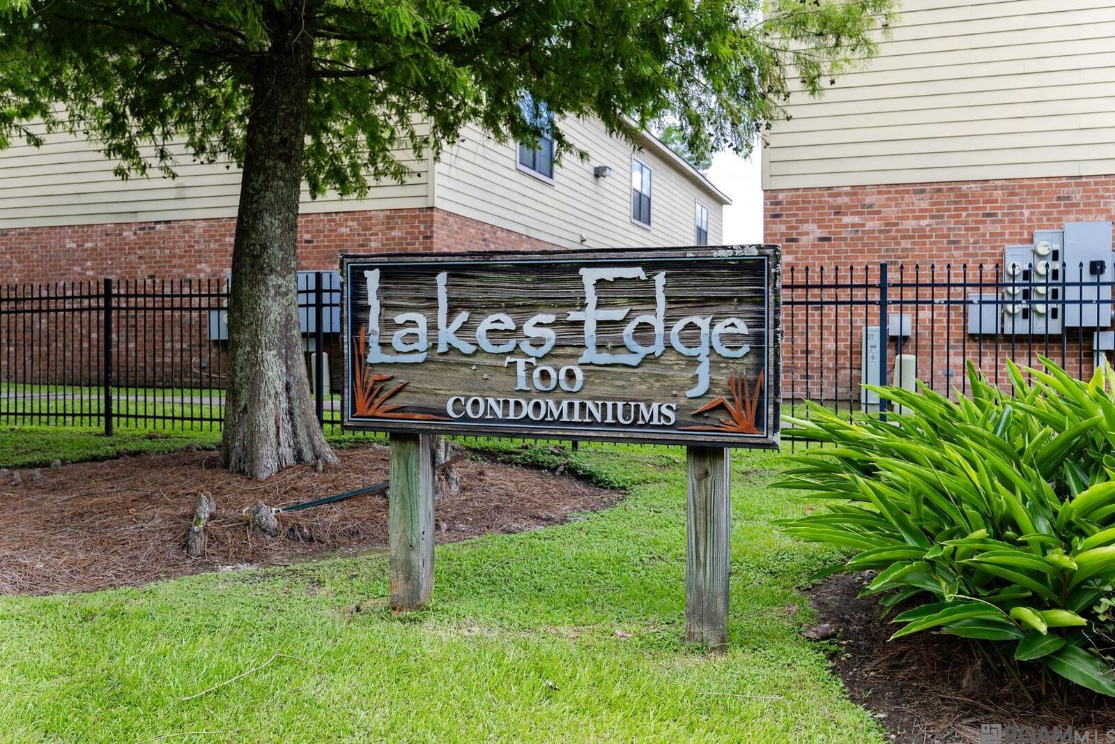 Property Photo: 612 S Kenilworth Pkwy #2A LA 70820