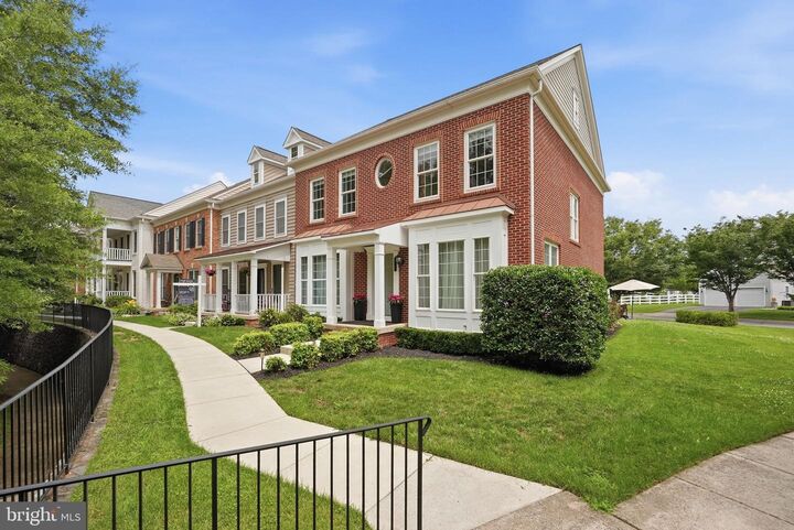 Property Photo: 20789 Red Cedar Drive VA 20175
