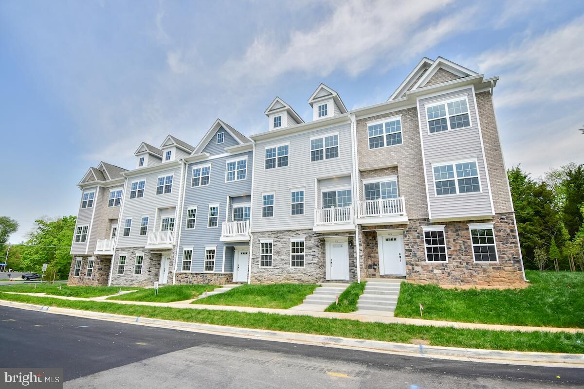 Property Photo:  8276 Safarian Way  VA 22309 