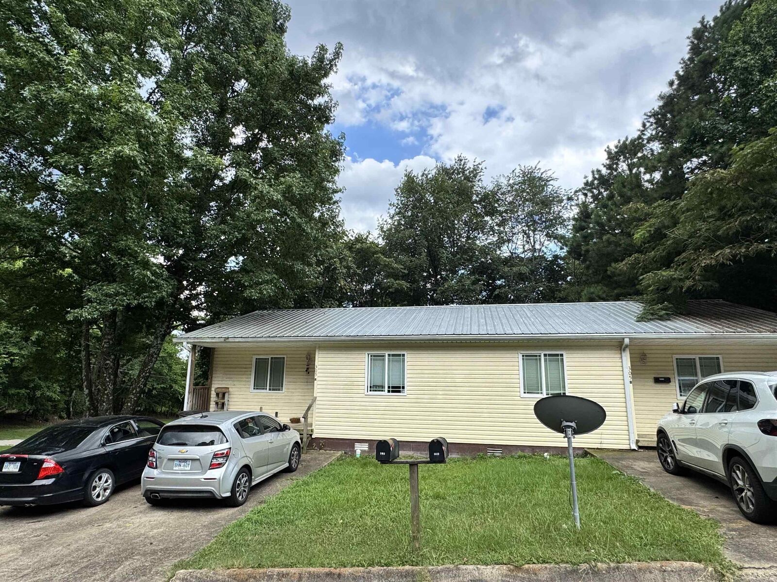 Property Photo:  305 Wood A&Ampb  AR 71913 