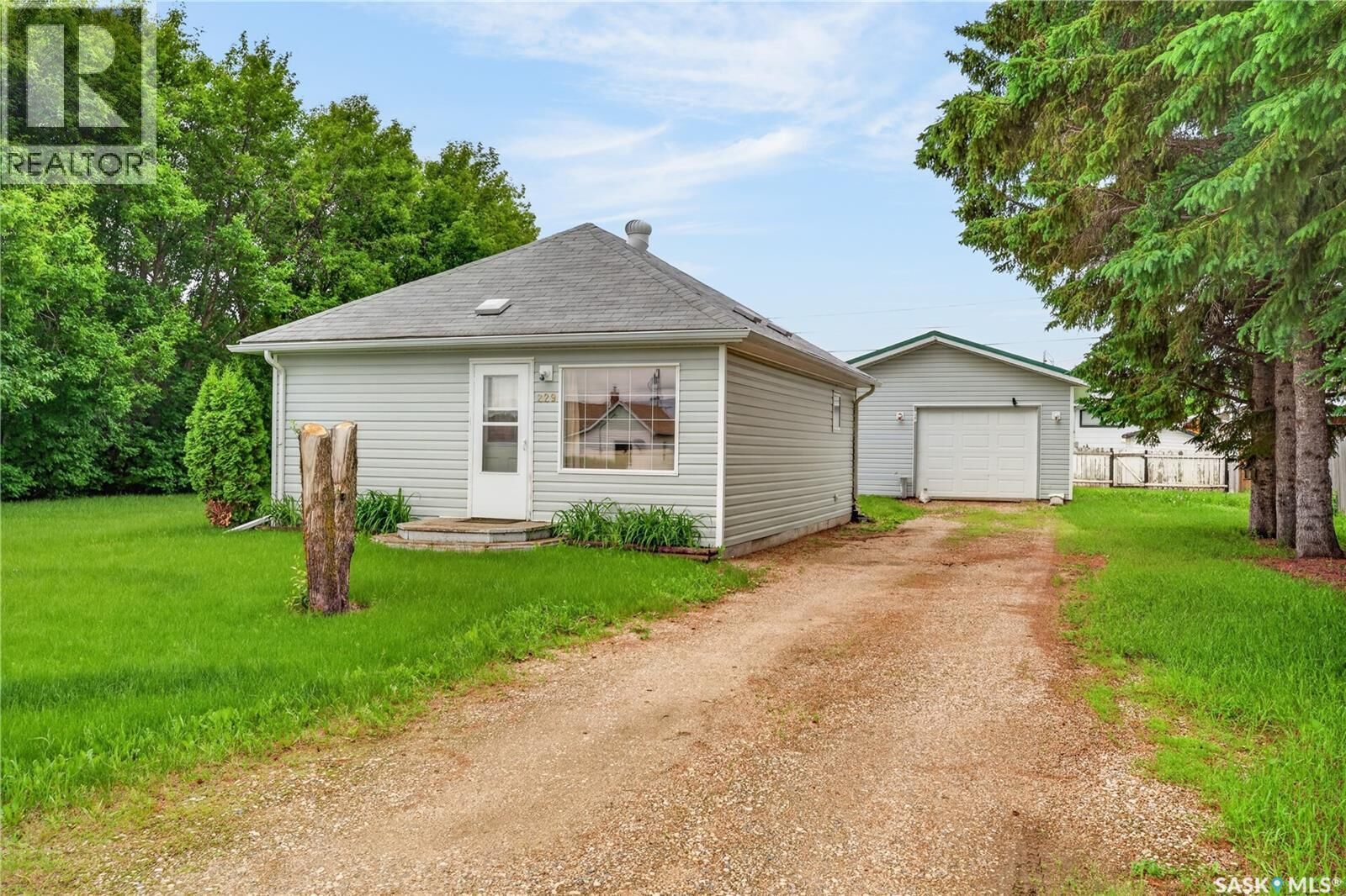 Property Photo: 229 Lendrum Street SK S0E 1A0