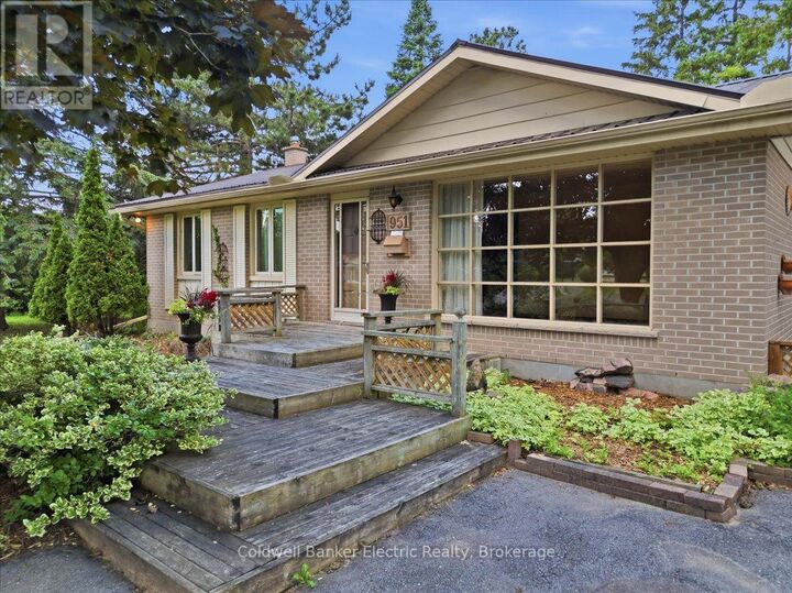 Property Photo:  951 St. Paul's Street  ON K9H 6J7 