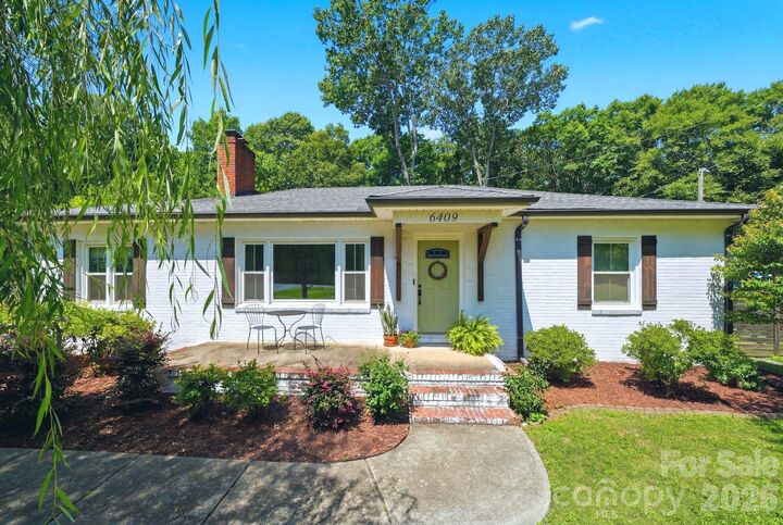 Property Photo:  6409 Woodland Circle  NC 28216 