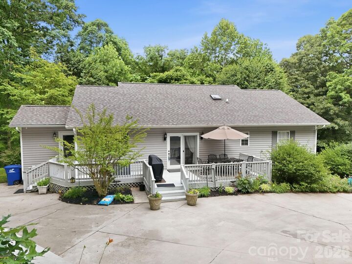 Property Photo: 124 Lytle Cove Road NC 28778