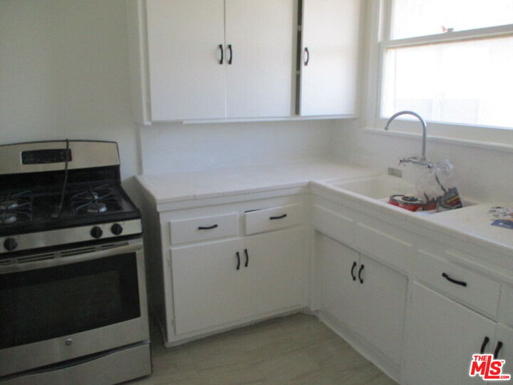 Property Photo:  3311 3/4 W 77th St  CA 90043 