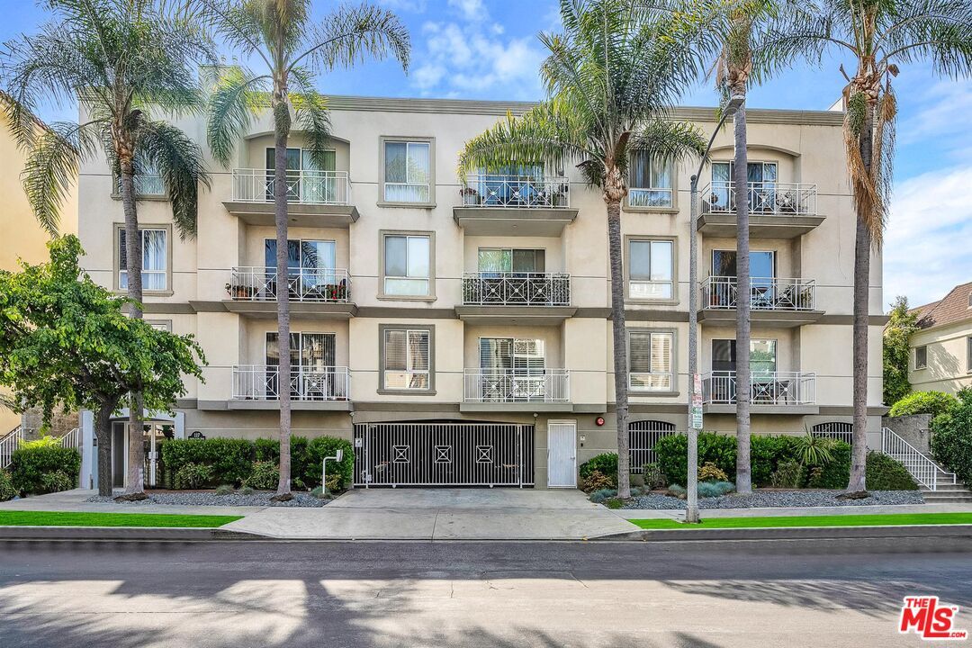Property Photo: 117 S Clark Dr CA 90048