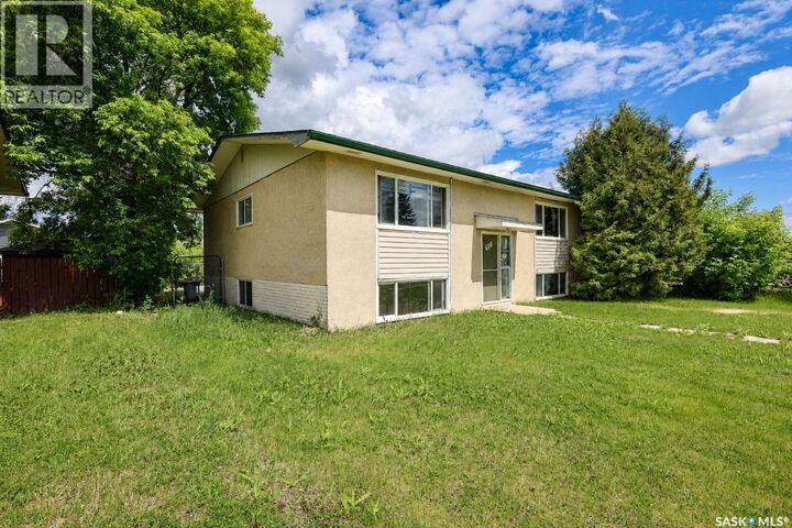 Property Photo: 616 28th Street E SK S6V 1X9