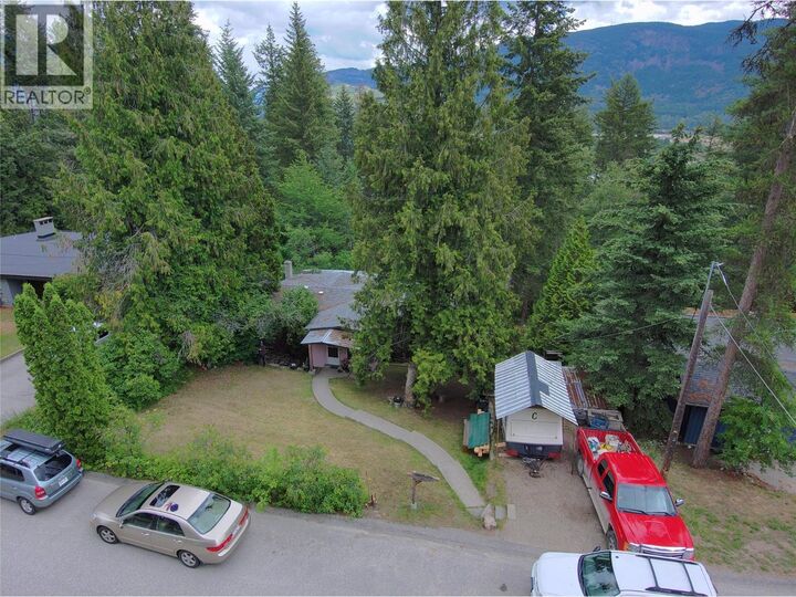 Property Photo: 2186 Crestview Crescent BC V1N 3B3