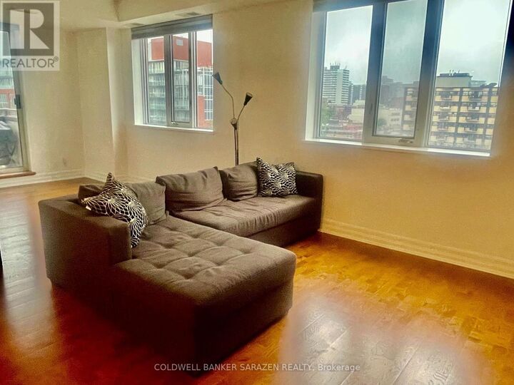Photo de la propriété: 320 McLeod Street 701 ON K2P 1A3
