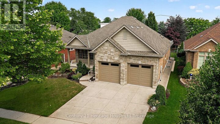 Property Photo: 927 Ridgewood Drive West ON N4T 0A6