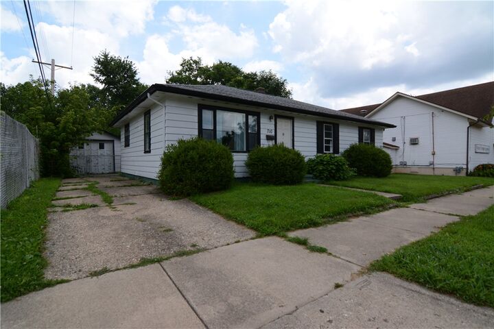 Property Photo: 710 S 17th Street IL 62521
