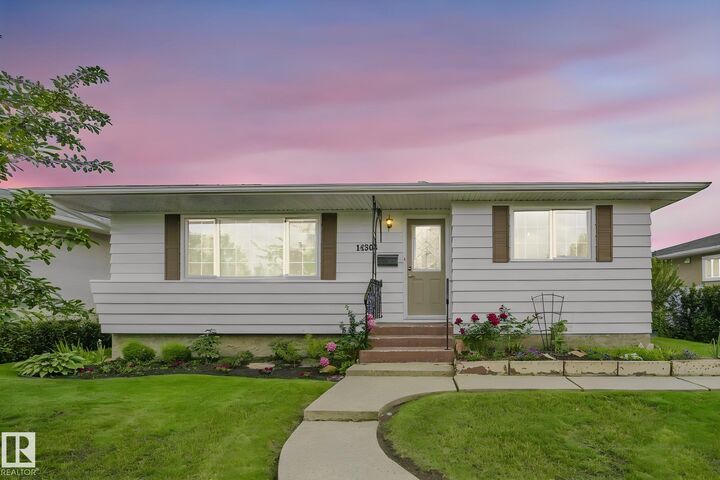 Property Photo:  14203 74 Street NW  AB T5C 0Y1 