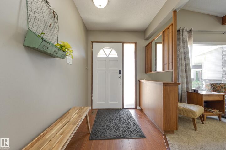 Property Photo:  10527 32 Avenue NW  AB T6J 2Y5 