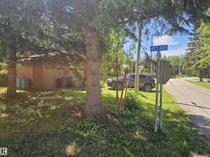 Property Photo: 5219 47A Avenue AB T0E 0A0