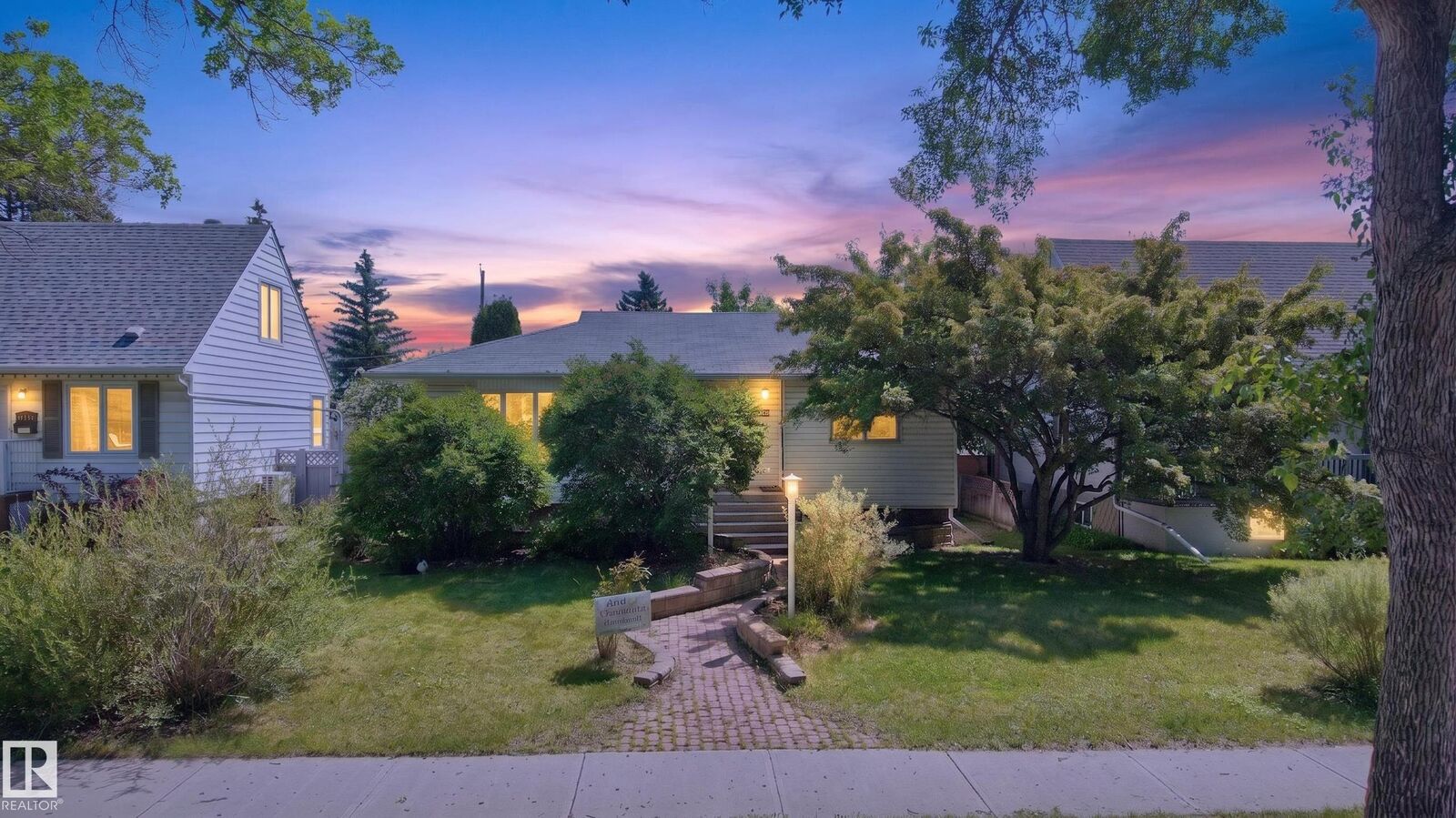 Photo de la propriété:  11015 122 Street NW  AB T5M 0B2 