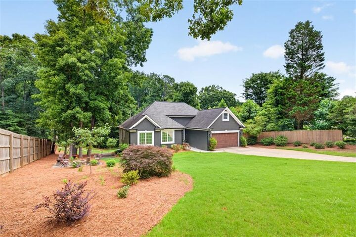 Property Photo: 5659 Lakeshore Road GA 30518