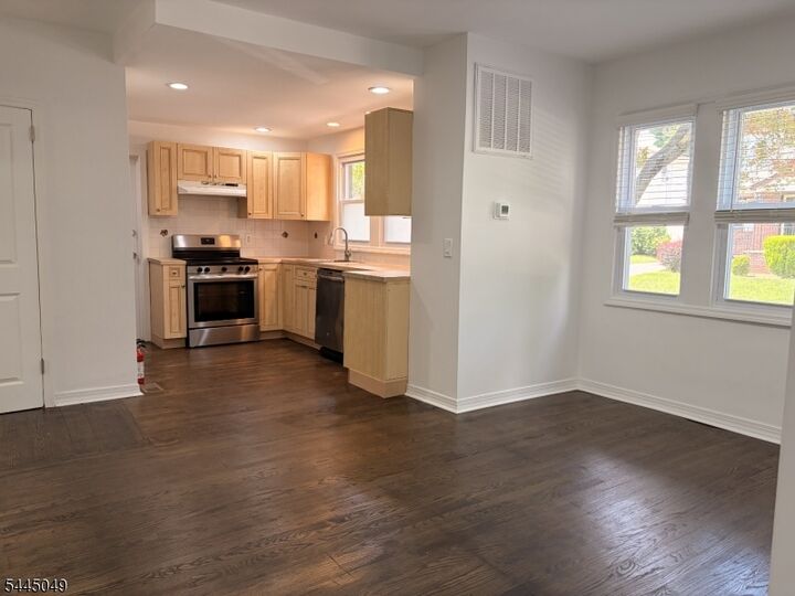 Property Photo:  298 Farrant Ter 1  NJ 07666 
