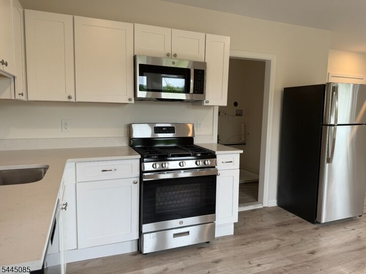 Property Photo:  3 Alden Street 5  NJ 07052 