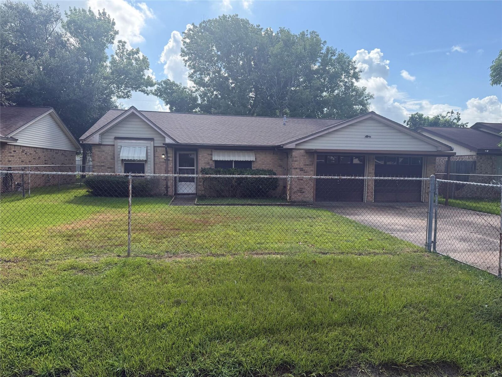 Property Photo: 501 E Oak Street TX 77562
