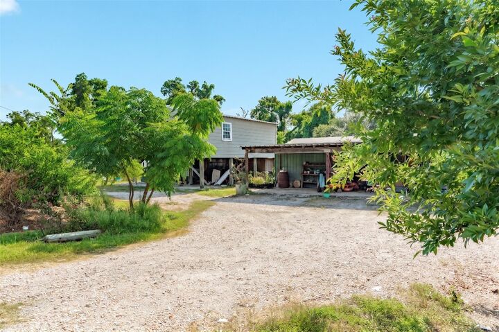 Property Photo: 445 Creekside Drive TX 77515