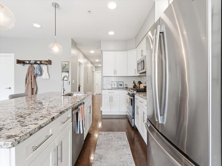 Property Photo:  50 Laidlaw Ave 2  NJ 07306 