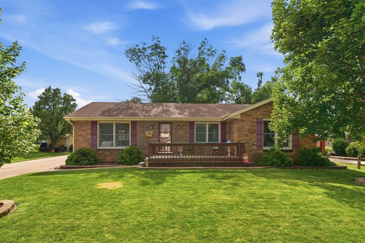 Property Photo:  206 NW Applewood Street  IA 50023 