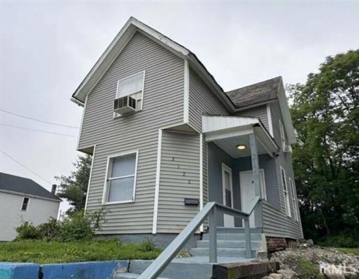 Property Photo:  2130 Broadway  IN 46802-5102 
