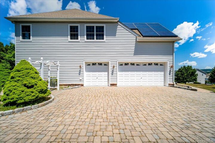 Property Photo:  3 Stahl Way  NY 10950 