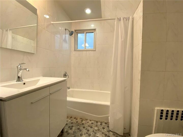 Property Photo:  31 Fairview Avenue 3  NY 10707 