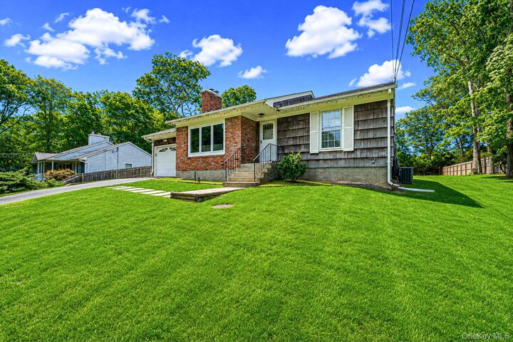Property Photo:  6 Rolling Woods Lane  NY 11946 