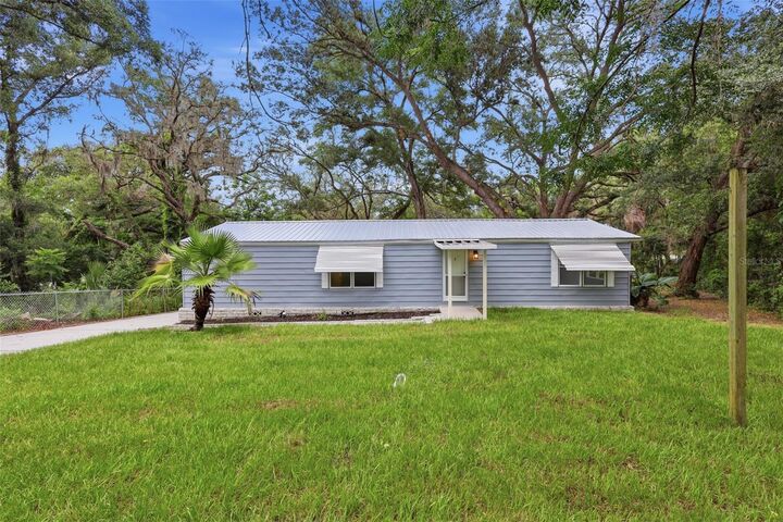 Property Photo: 403 Acorn Circle FL 34731