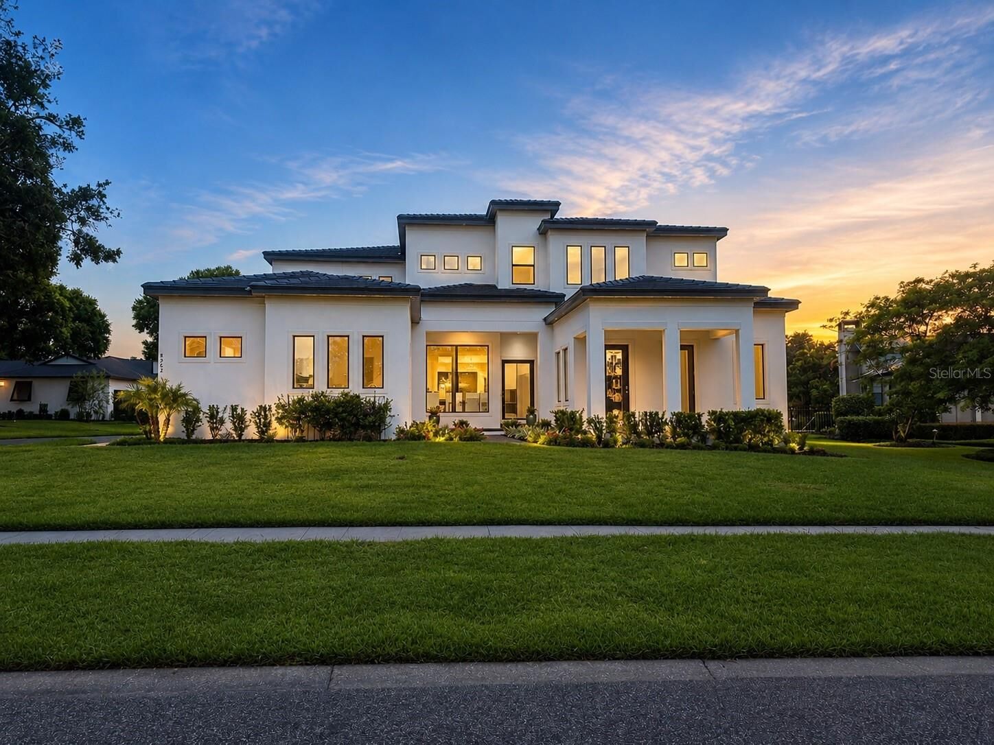 Property Photo: 8962 Royal Birkdale Lane FL 32819