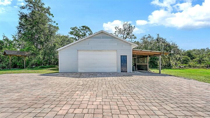 Property Photo: 28401 104th Dr E FL 34251