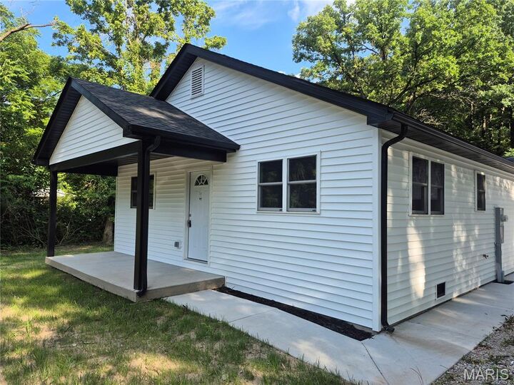 Property Photo:  125 Anna Avenue  IL 62035 
