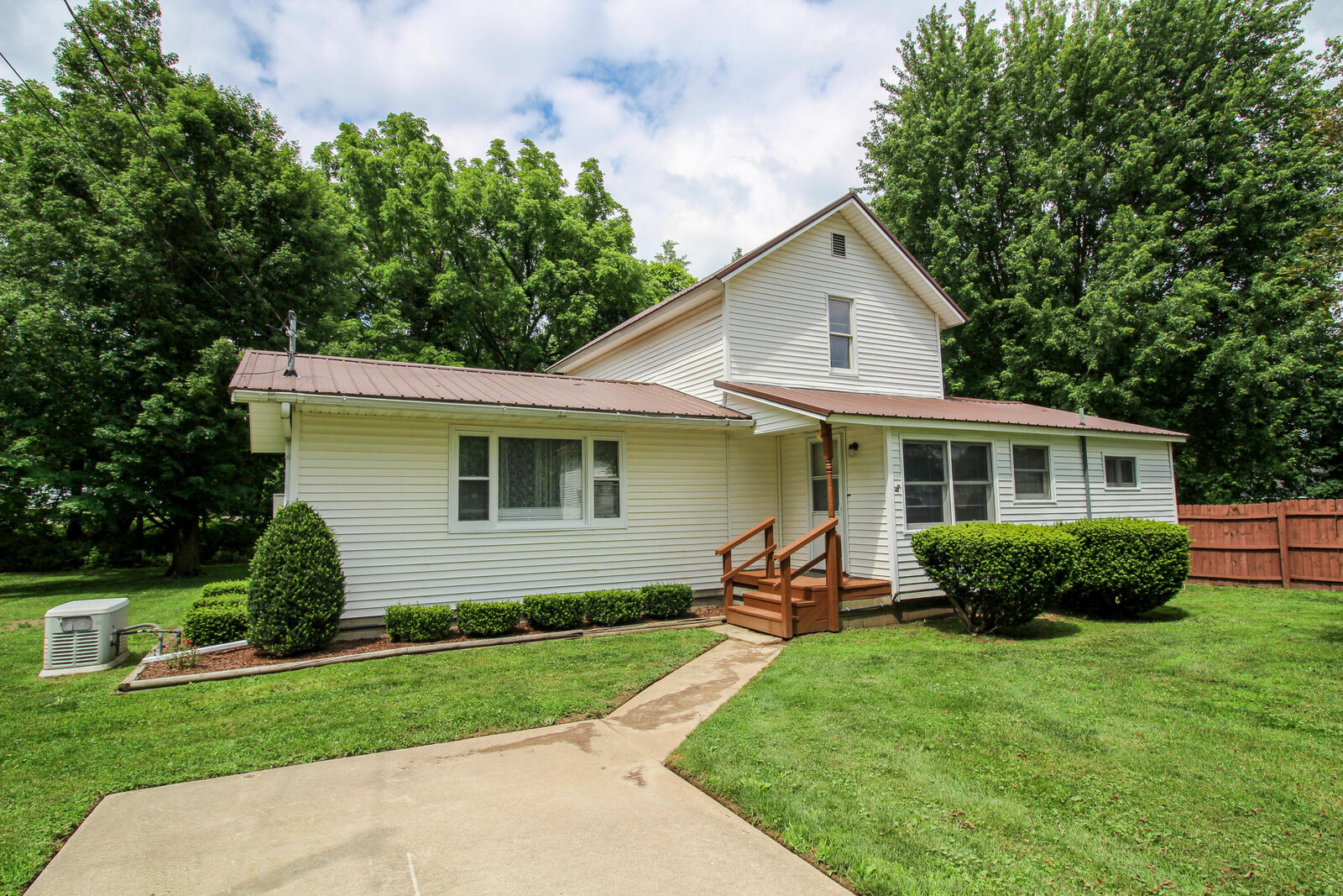 Property Photo: 617 E Read Street MI 49067
