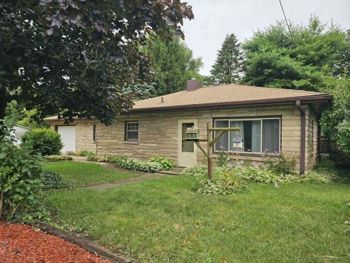 Property Photo: 1114 N Elm Avenue MI 49202