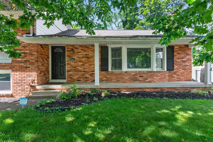 Property Photo:  2000 Cascade Drive  MI 49203 