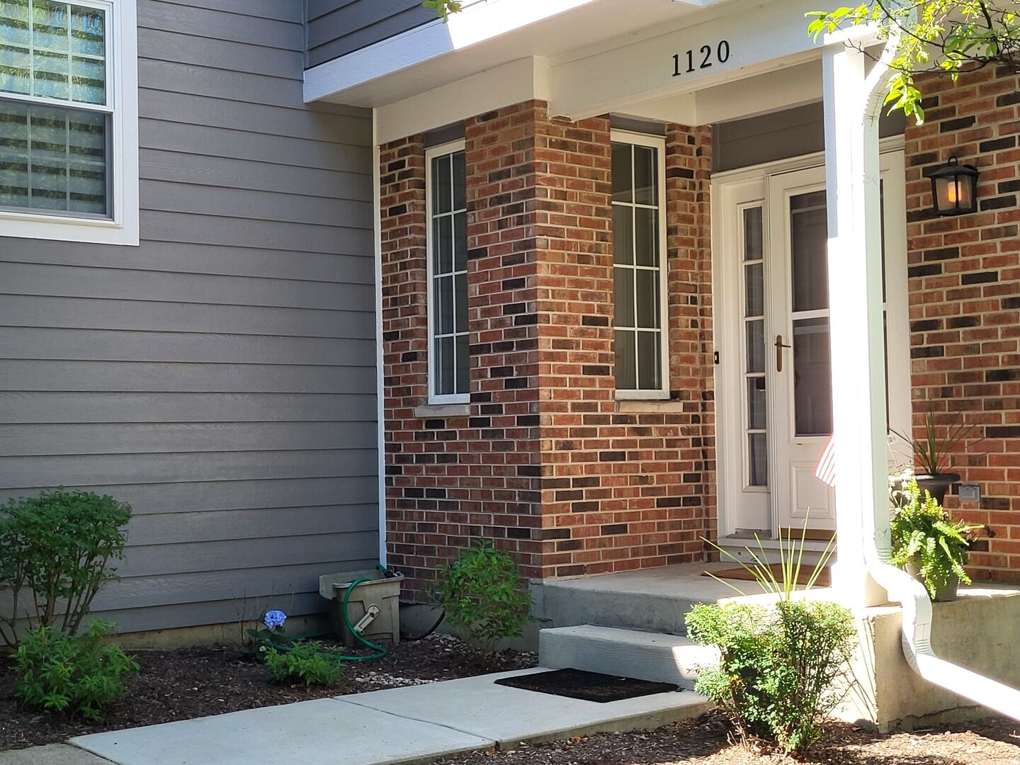 Property Photo:  1120 S Parkside Drive  IL 60067 
