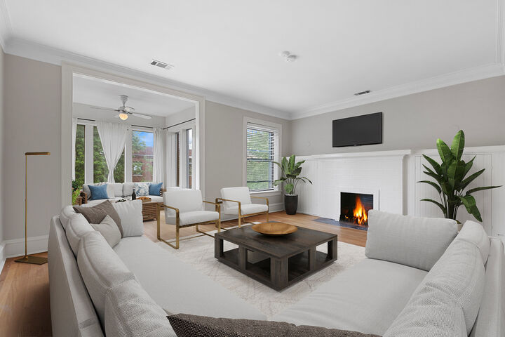 Property Photo:  824 W Gunnison Street  IL 60640 