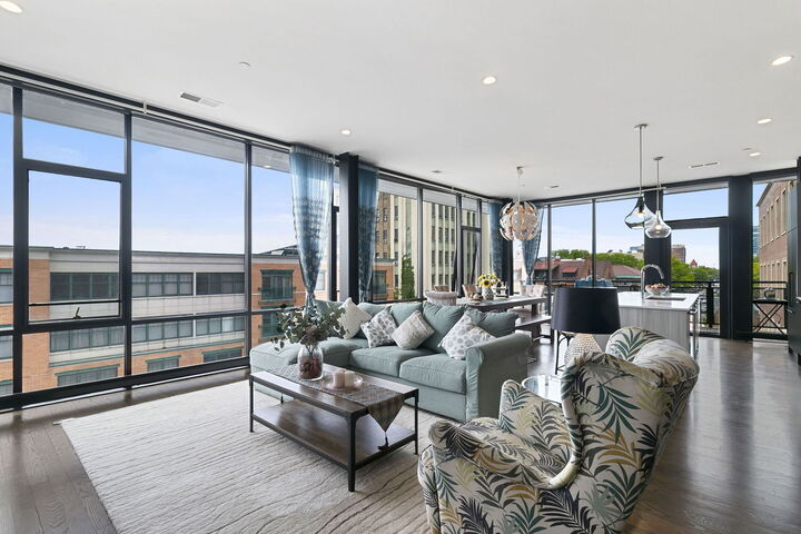 Property Photo: 147 N Euclid Avenue 401 IL 60302